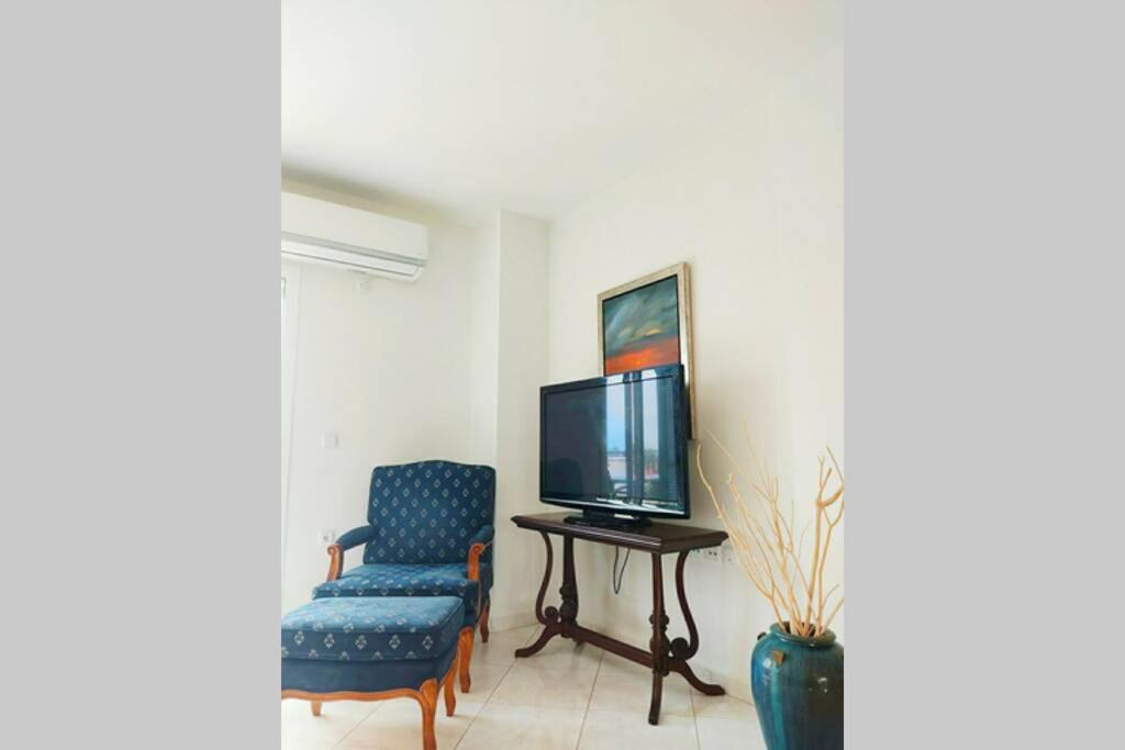 Peggy'S Lux Apartment Каравомилос Екстериор снимка