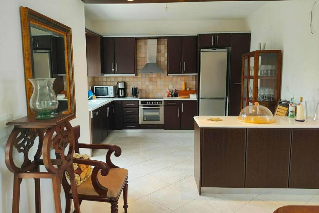 Peggy'S Lux Apartment Каравомилос Екстериор снимка