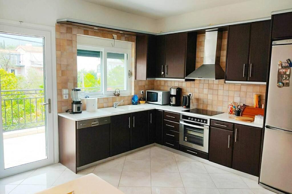 Peggy'S Lux Apartment Каравомилос Екстериор снимка