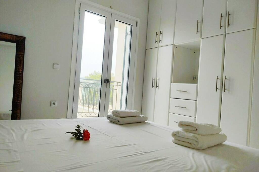Peggy'S Lux Apartment Каравомилос Екстериор снимка